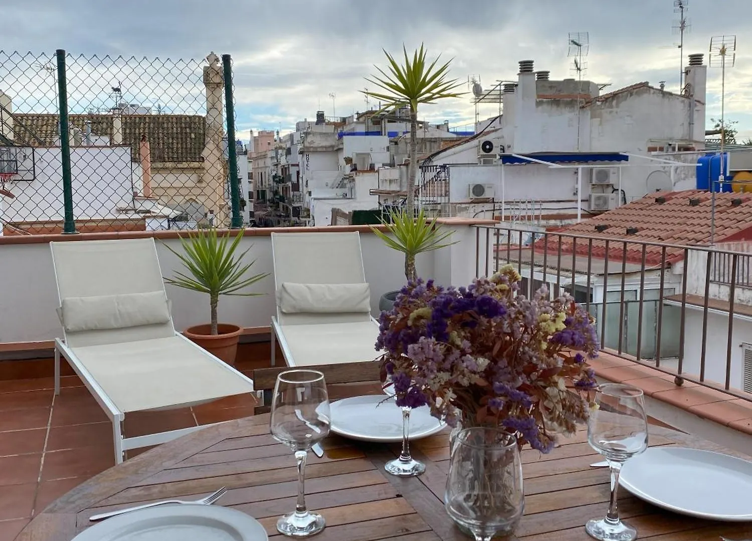 Atico Con Terraza! Ideal Para Vivir Sitges Todo El Ano Apartment