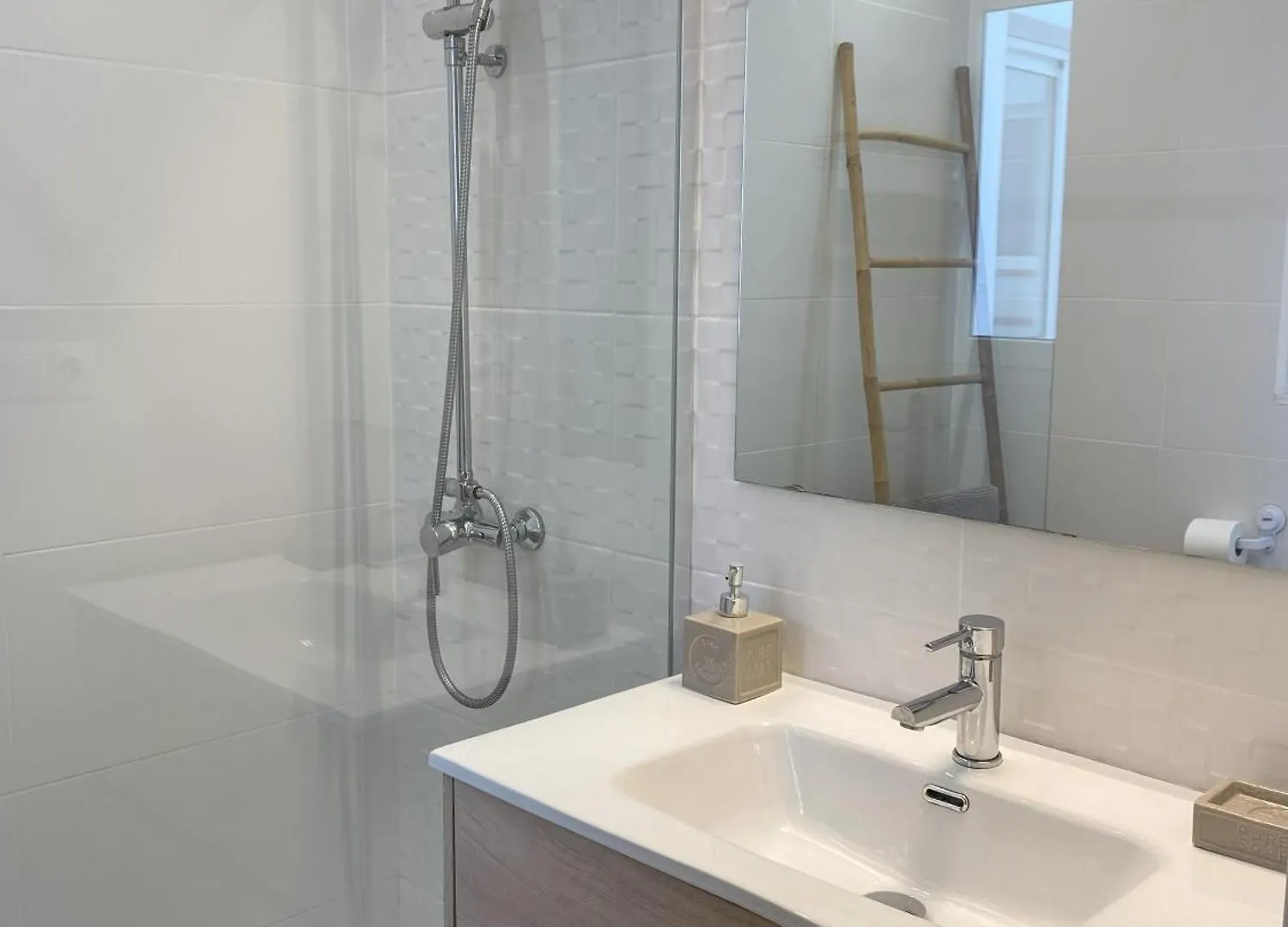 Atico Con Terraza! Ideal Para Vivir Sitges Todo El Ano Lägenhet